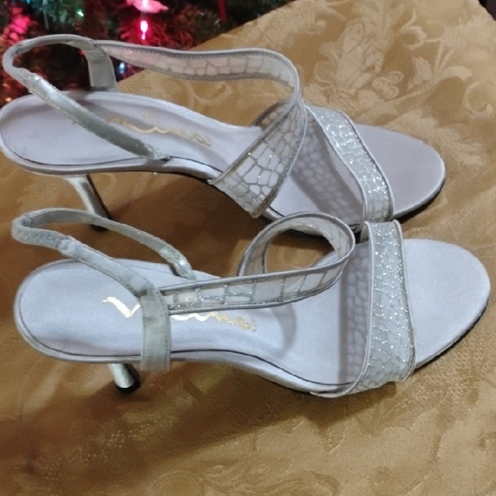 Nina Shoes Silver Strappy Heels - Picture 1 of 3